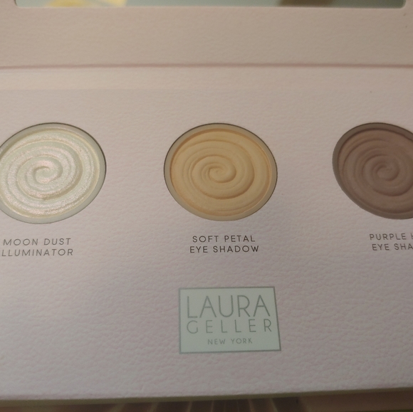 Makeup Palette for Face and Eyes - Picture 1 of 3